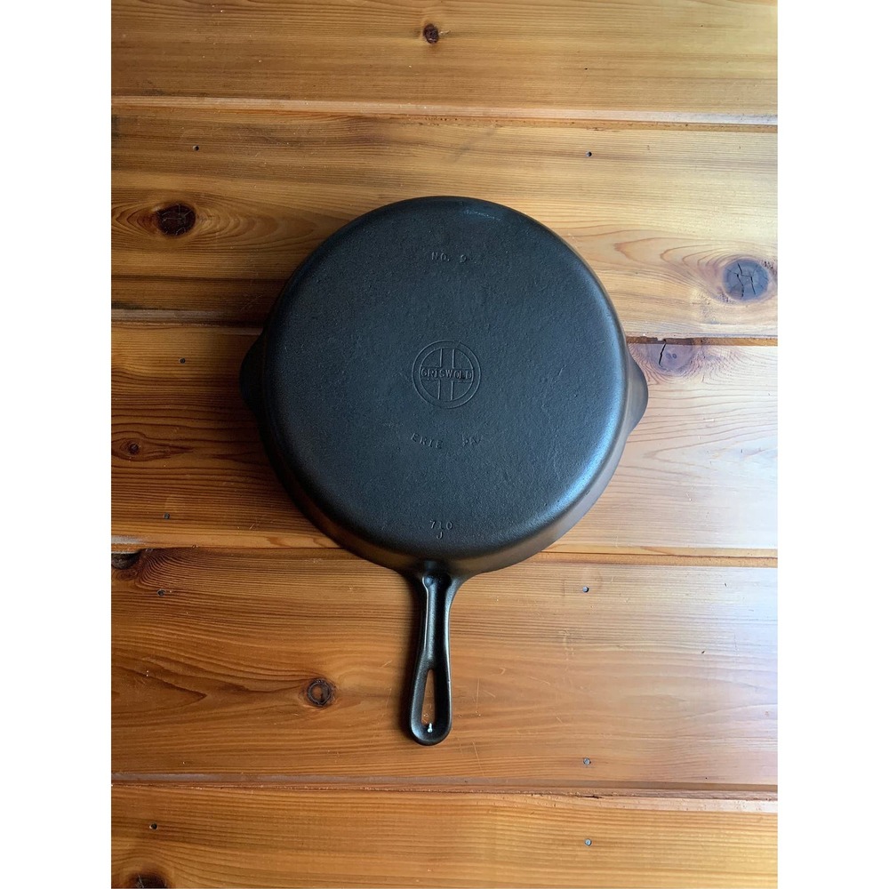 GRISWOLD #9 Restored Seasoned Cast Iron Cookware Pan Skillet vintage 1940s flat